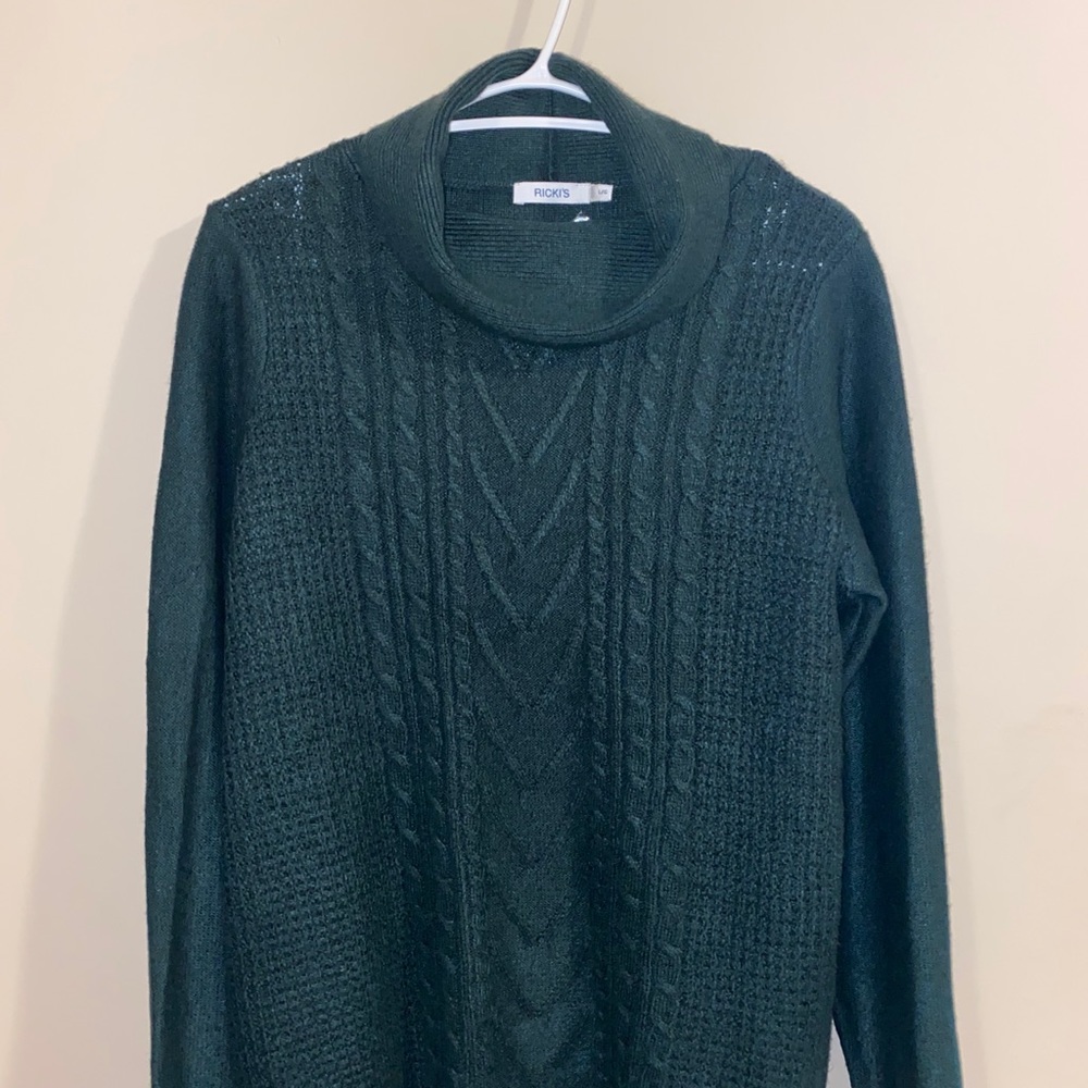 Forest green sweater - Picture 1 of 2